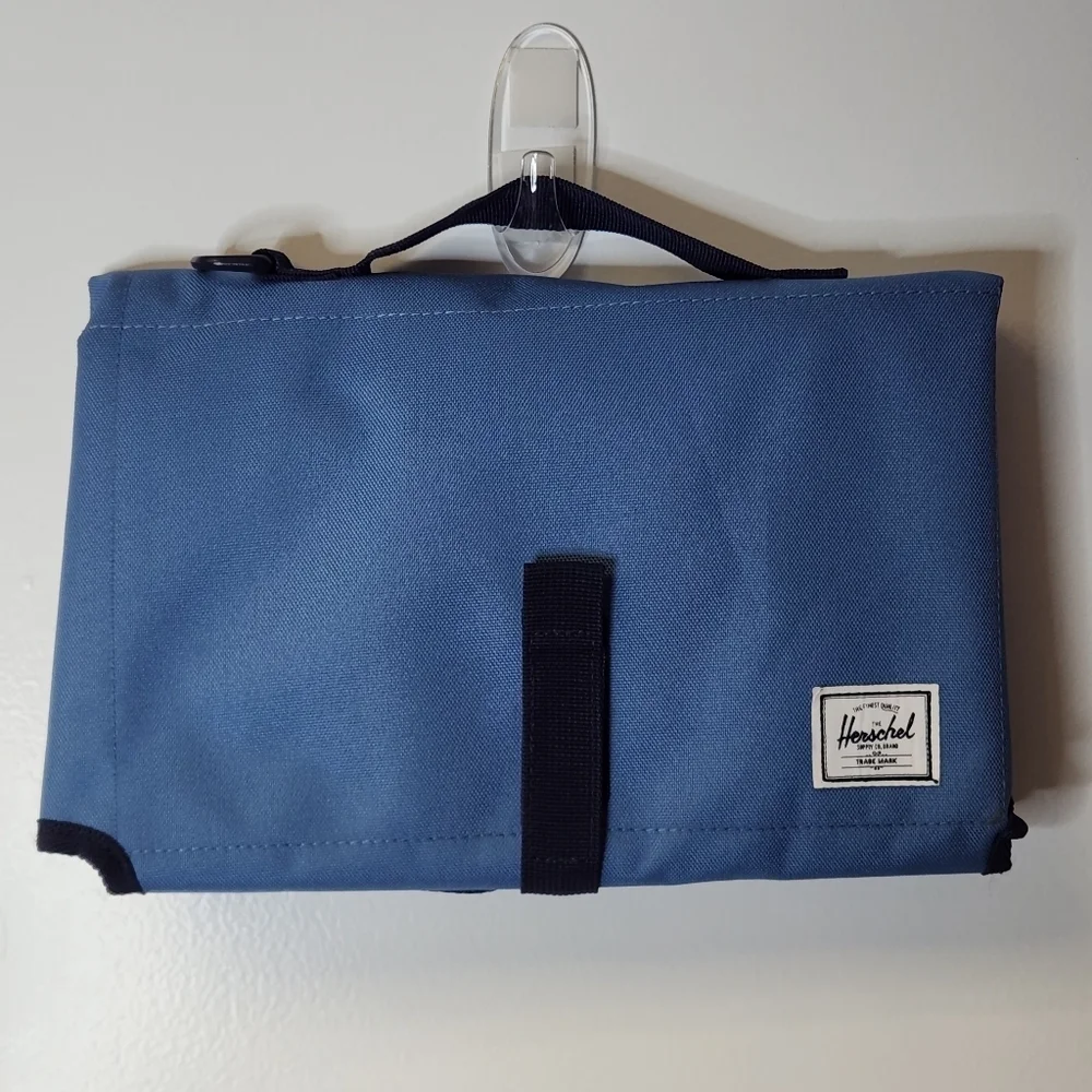 HERSHEL SUPPLY COMPANY Sprout Change Mat In Blue And Navy